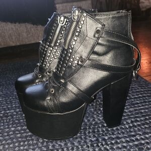 Demonia Torment 713 Women's US 8 Boots